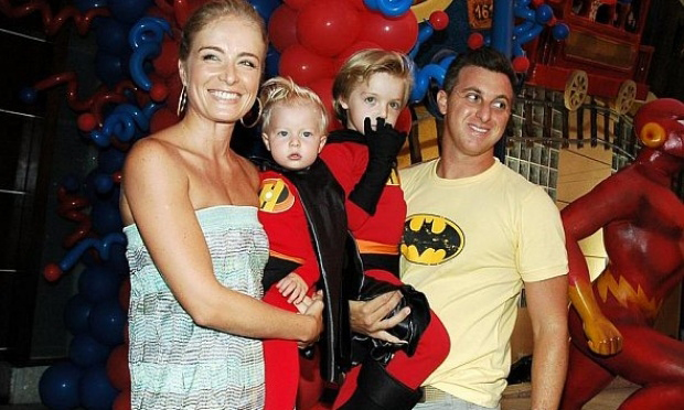 Cresceram! Filhos de Angélica e Huck surpreendem pela altura em passeio com a mãe