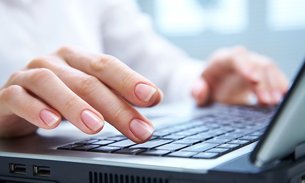 7 hábitos que estragam as unhas