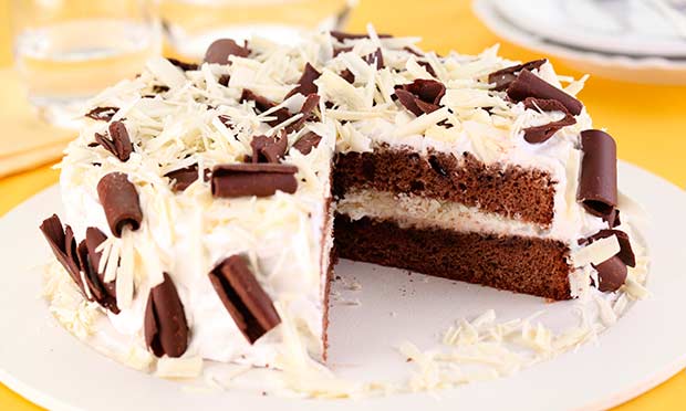 Bolo de brigadeiro e chantili