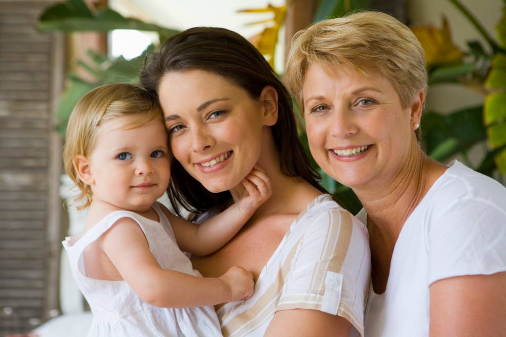 Estudo revela que mães mais velhas têm filhos mais saudáveis, altos e educados