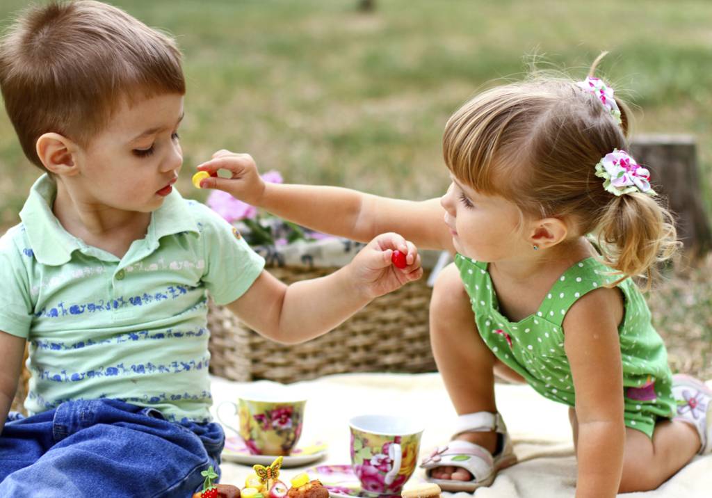 4 atitudes de quem cria os filhos sem machismo
