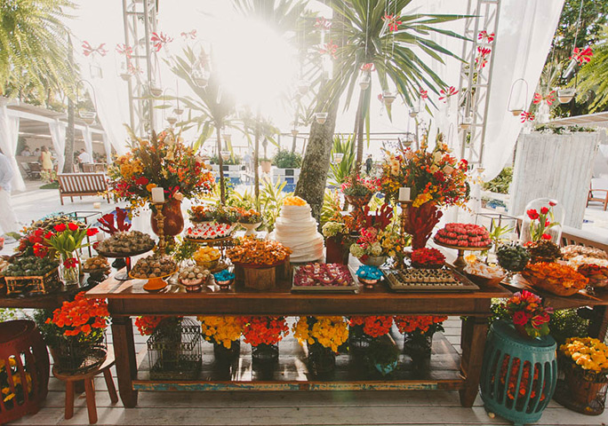 Decoração de casamento: Estilo rústico chique dá charme à mesa de doces