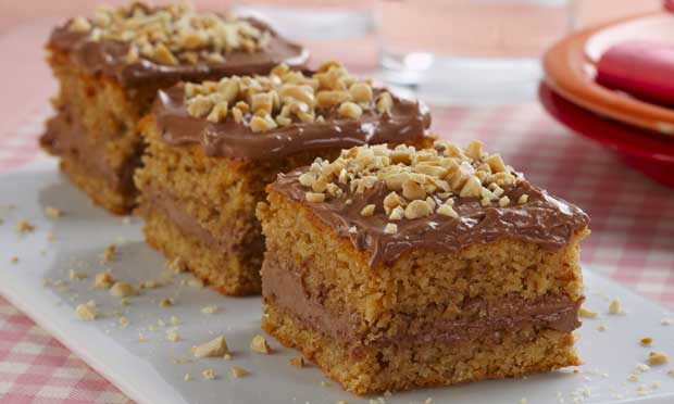 Bolo de amendoim com chocolate