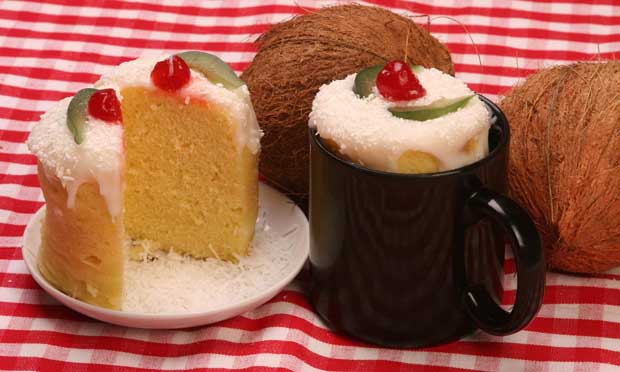 Bolo de leite de coco na caneca