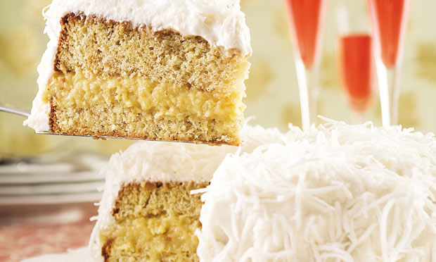 Bolo com marshmallow, maça e coco Bolo com marshmallow, maça e coco