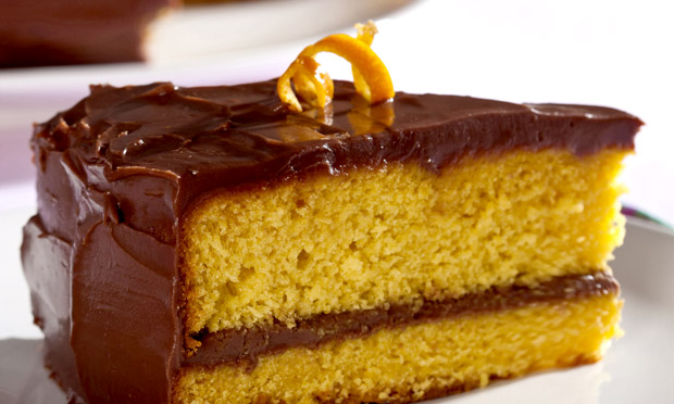 Bolo de laranja e cobertura de chocolate