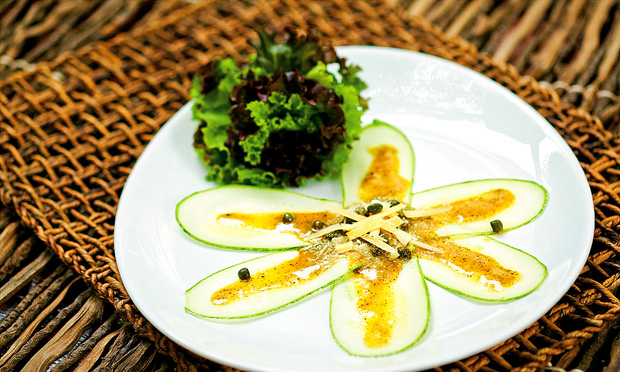 Carpaccio verde ao molho mostarda