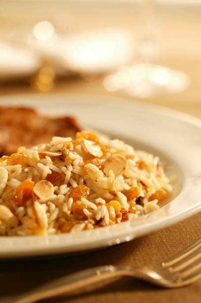 Arroz com passa, cogumelo e champanhe