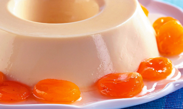 Manjar com calda de damasco Manjar com calda de damasco