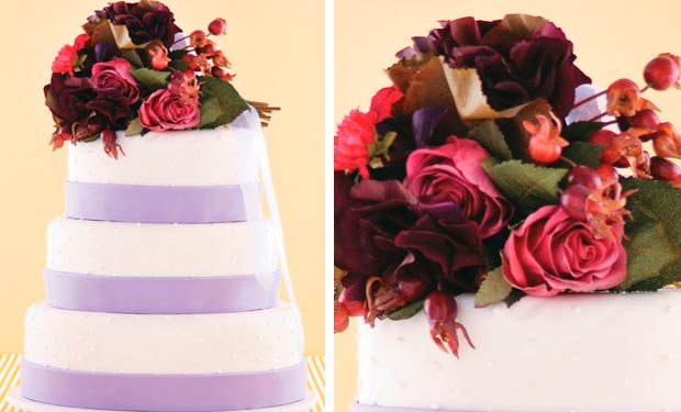 Bolo com buquê de flores lilás Bolo com buquê de flores lilás