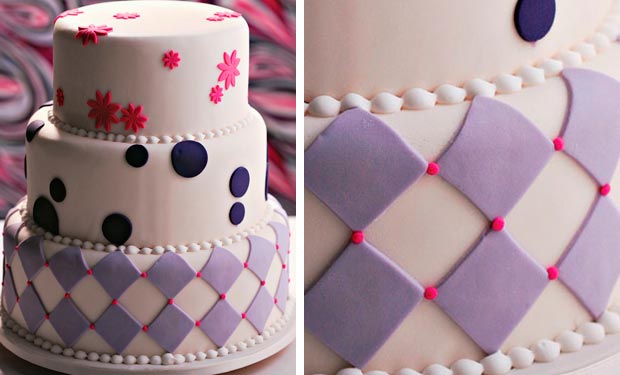 Bolo branco com dealhes em rosa pink e roxo Bolo branco com dealhes em rosa pink e roxo