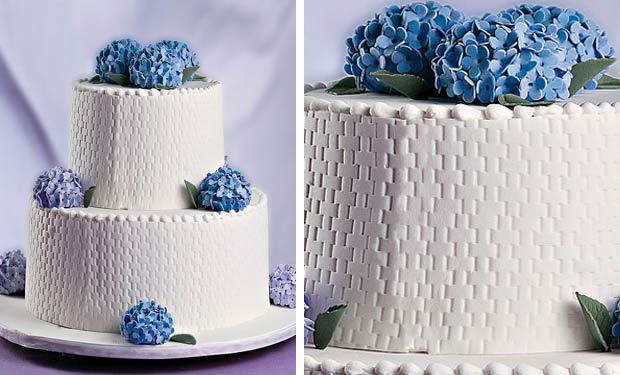 Bolo branco trançado em pasta americana Bolo branco trançado em pasta americana