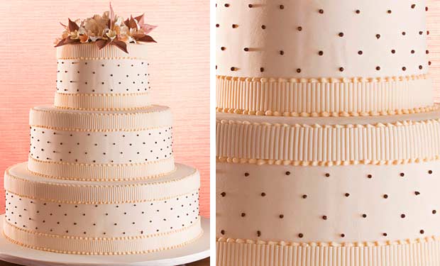 Bolo bege de damasco, nozes e coco Bolo bege de damasco, nozes e coco