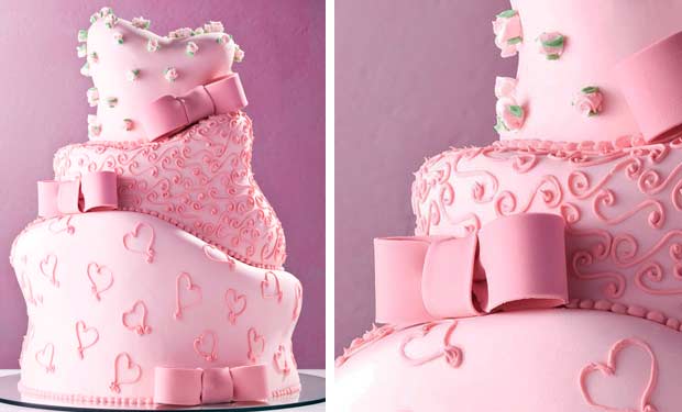 Bolo rosa com três camadas assimétricas Bolo rosa com três camadas assimétricas