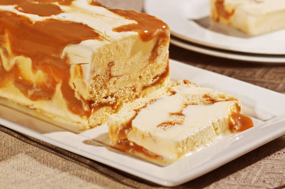 Pavê bem casado com sorvete e doce de leite: sua família vai adorar! Pavê bem casado com sorvete e doce de leite: sua família vai adorar!