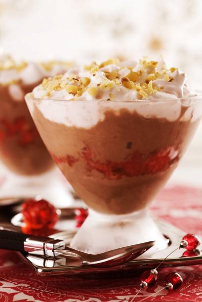 Pavê Noite feliz com sorvete, nozes e cerejas: sofisticado e saboroso Pavê Noite feliz com sorvete, nozes e cerejas: sofisticado e saboroso