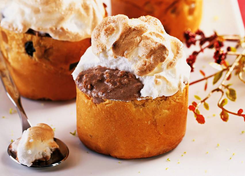 Minipanetone com sorvete e merengue: o mini mais saboroso Minipanetone com sorvete e merengue: o mini mais saboroso