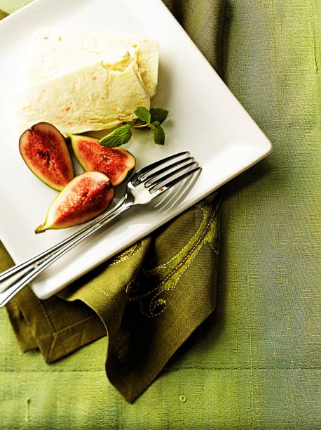 Semifreddo de ricota com figo fresco: uma sobremesa leve! Semifreddo de ricota com figo fresco: uma sobremesa leve!