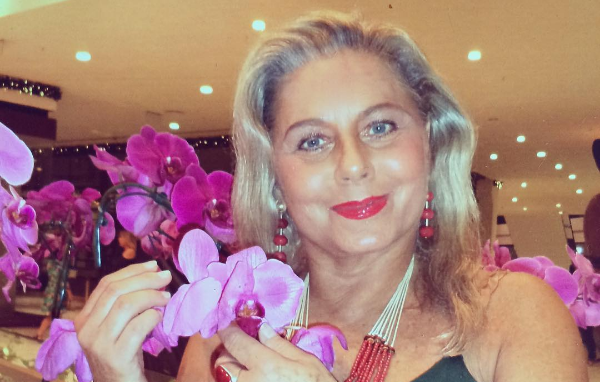 Vera Fischer resgata foto rara na banheira com Carolina Dieckmann