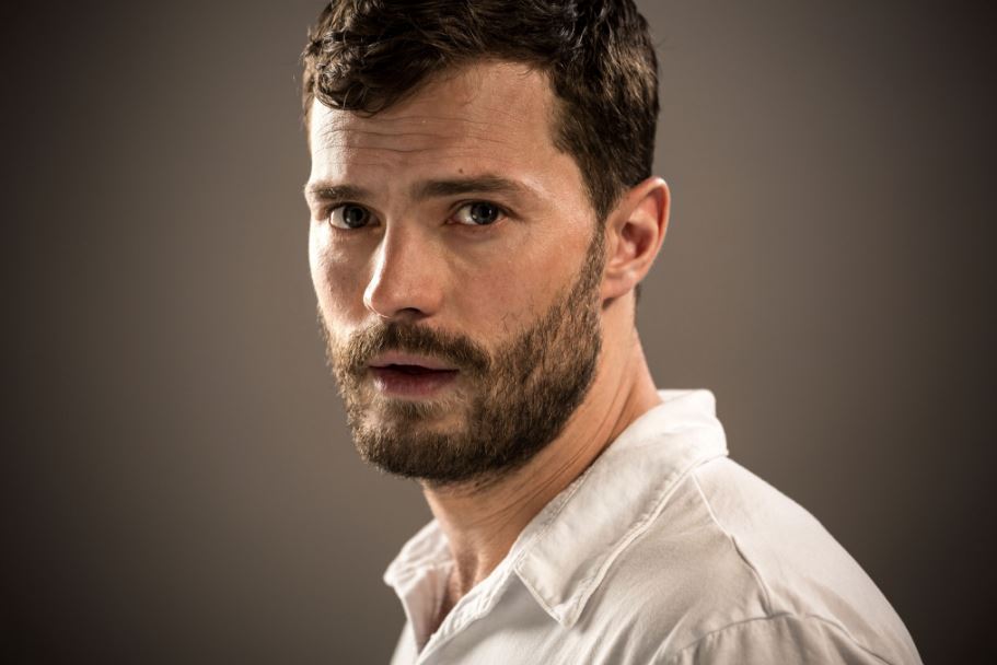 “Minha esposa não assiste aos filmes”, diz Jamie Dornan