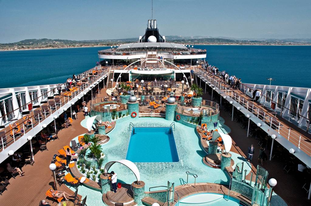 Quer viajar o mundo em um cruzeiro? Então separe 50 mil reais