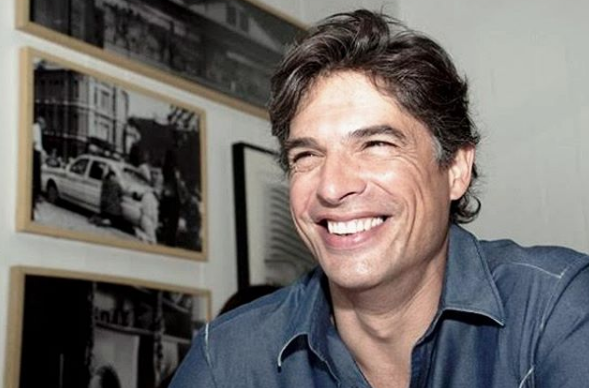 Olivier Anquier publica rara foto das duas filhas juntas