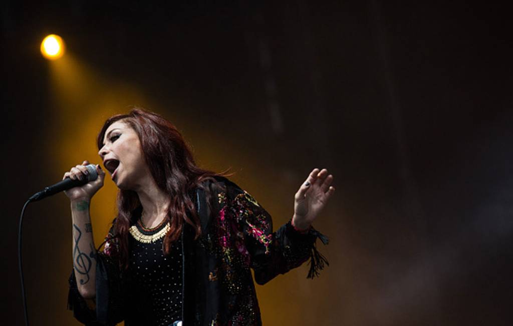 Pitty vence como Melhor Cantora do Ano em premiação para mulheres