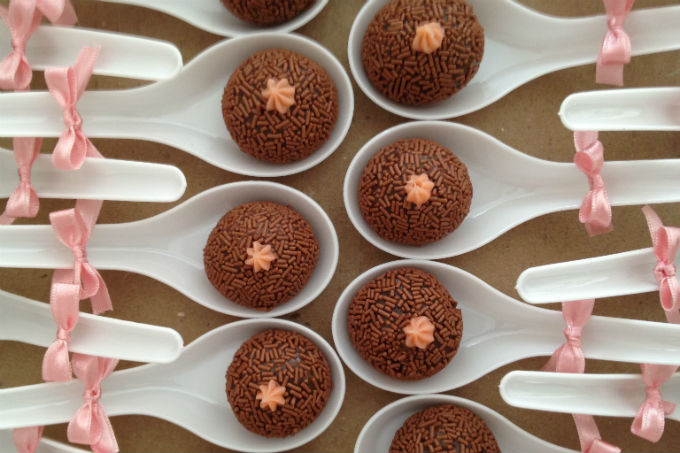 Festa infantil: 6 maneiras nada óbvias de servir brigadeiro