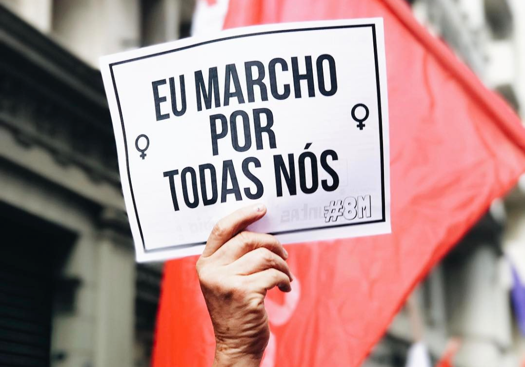 Ao menos 135 mulheres foram estupradas por dia em 2017