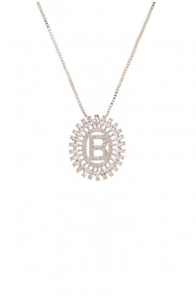 colar com pingente de inicial