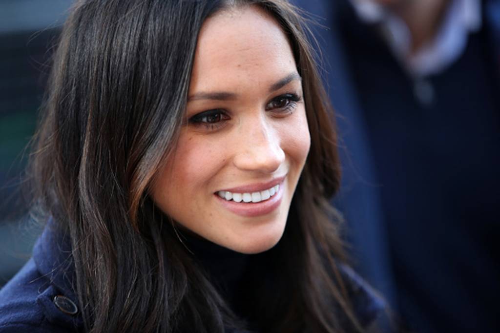 Meghan foge do básico e investe em look nada discreto