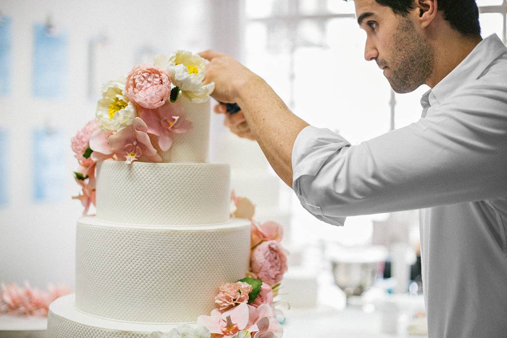 Dicas para confeitar o seu próprio bolo de casamento