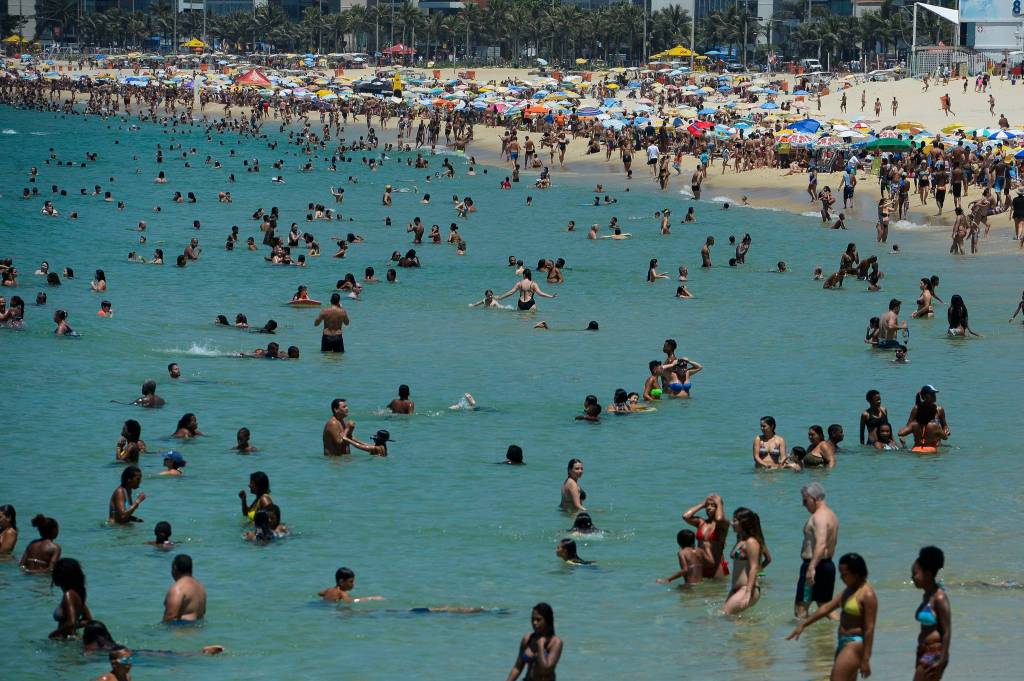 7 cuidados com crianças na praia ou na piscina