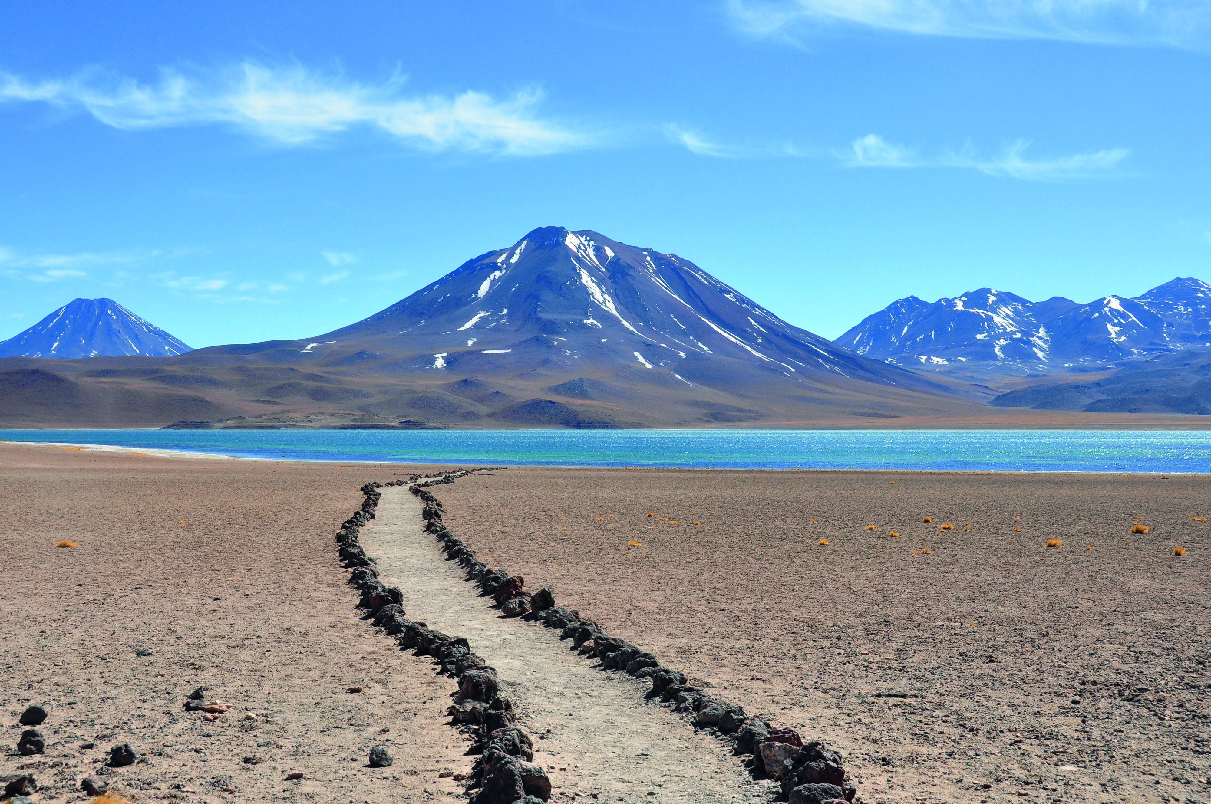 Little pedestrian walkway to Miscanti laguna.