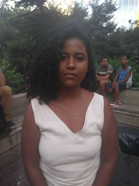 Naomi Quirino, 20 anos. "Não foi nenhuma novidade isso que aconteceu, mas é sempre chocante quando mais uma mulher negra é morta. Eu acho que fico feliz pela mobilização que eu vi e as pessoas estarem falando sobre, mas mesmo assim tô desolada, foi um dia difícil. Não parei de pensar nisso, mas a gente não pode ter medo de continuar"