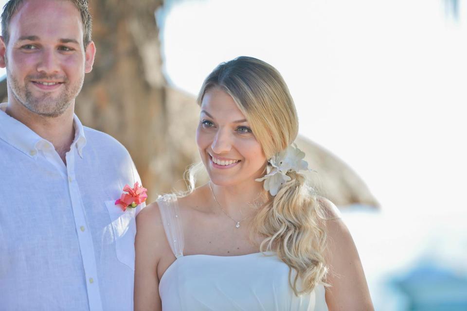 Mulher perde 90% do seu cabelo devido estresse com o casamento