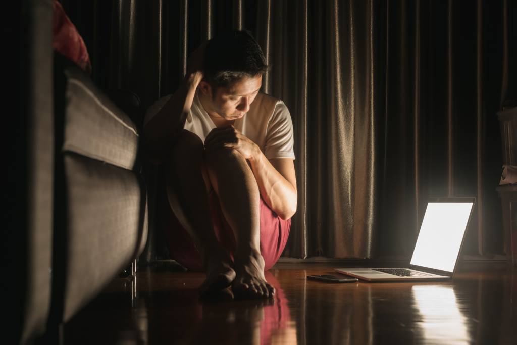 Polícia Civil de GO investiga grupos online de incentivo ao suicídio