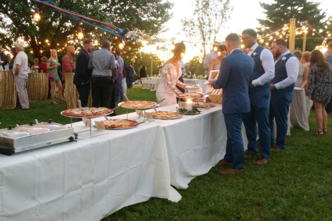 Rod&iacute;zio de pizza em casamento
