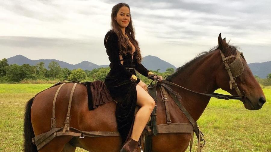 Dublê substitui Bruna Marquezine em ‘Deus Salve o Rei’