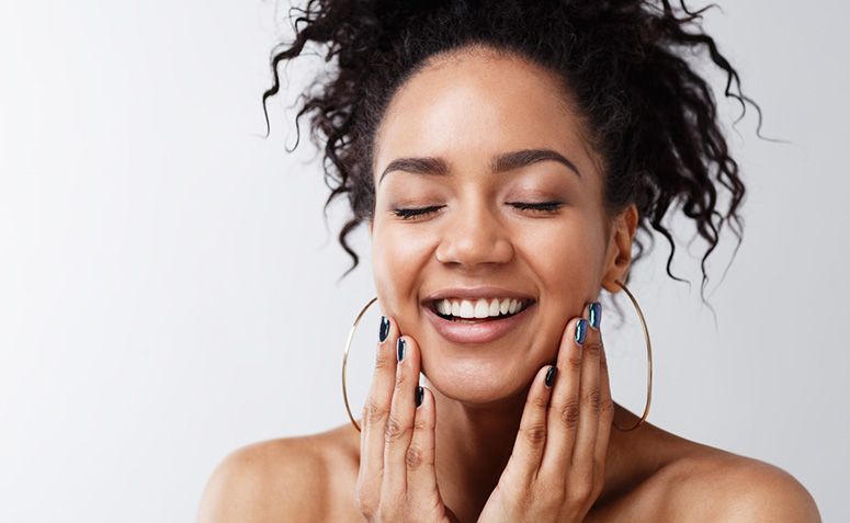 Este é o jeito certo de limpar a pele