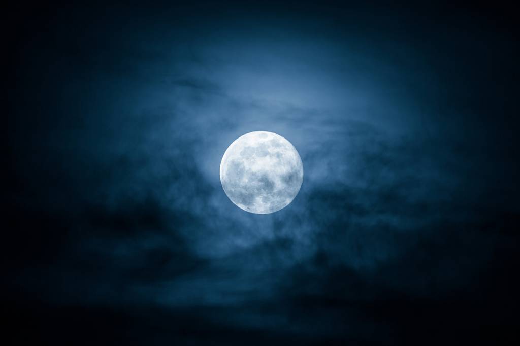 Susan Miller alerta para a combinação astrológica de eclipse e Lua cheia