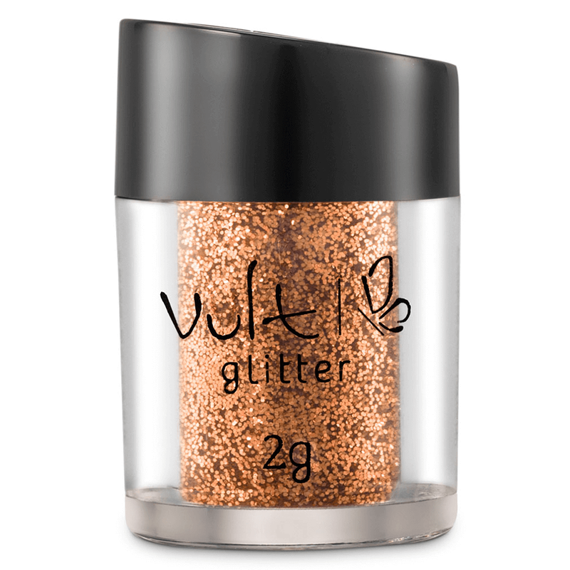 Com part&iacute;culas refletoras de luz que promovem efeito surpreendente &agrave;s maquiagens mais elaboradas, o <strong>Glitter </strong><a href="https://www.vult.com.br/glitter-vult-03/p">Vult</a> possui embalagem com dosador que permite o uso sem desperd&iacute;cio. Pre&ccedil;o: R$ 13,90.