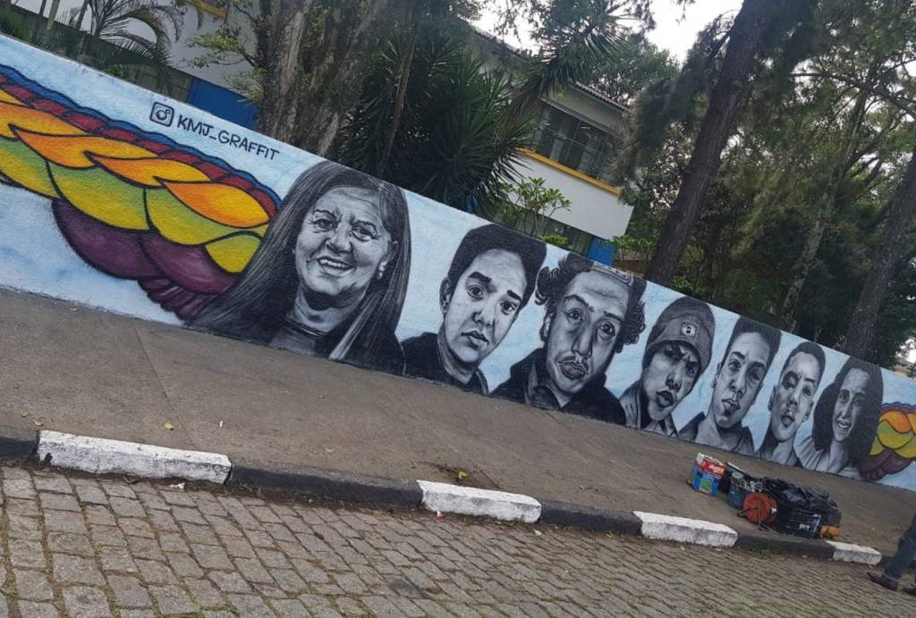 artista-plastico-francisco-kleison-finalizou-grafite-no-muro-da-raul-brasil-no-mesmo-dia-as-sete-vitimas-mortas-na-escola-foram-retratadas artista-plastico-francisco-kleison-finalizou-grafite-no-muro-da-raul-brasil-no-mesmo-dia-as-sete-vitimas-mortas-na-escola-foram-retratadas