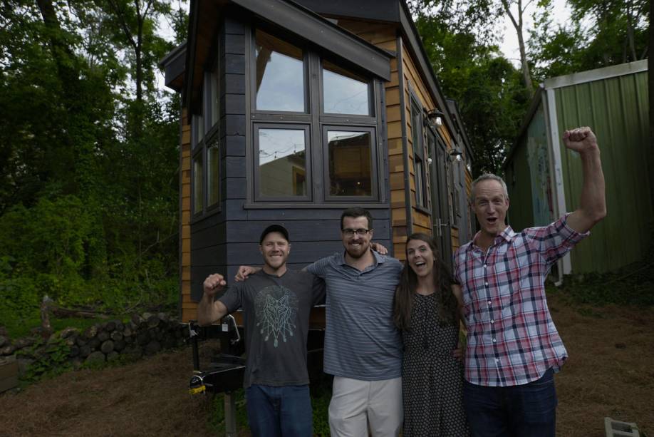 <strong>Movimento Tiny House (estreia em 09/05):</strong><span style="font-weight:400;"> </span><span style="font-weight:400;">Menos espaço, mais criatividade! Acompanhe John Weisbarth e Zack Giffin em sua jornada à procura de pequenas incríveis construções e seus engenhosos habitantes.</span>