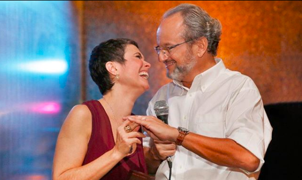 Sandra Annenberg faz declaração ao marido, o jornalista Ernesto Paglia