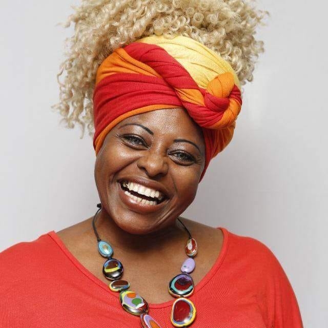 Cabeleireira não consegue divórcio, faz desabafo engraçado e vira meme