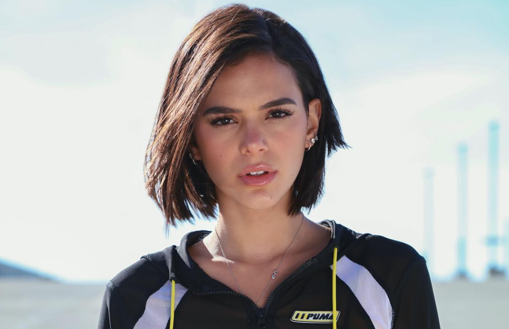 Bruna Marquezine fala sobre derramamento de óleo nas praias e é criticada