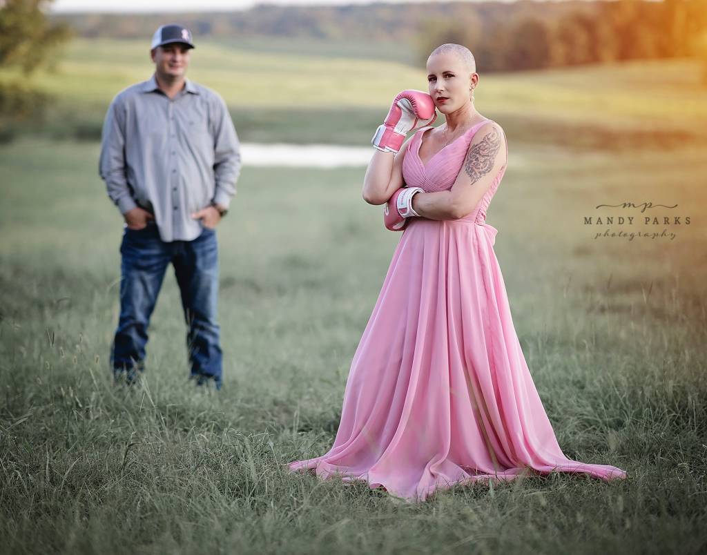 Sessão de fotos representa a luta de uma mulher contra o câncer de mama Sessão de fotos representa a luta de uma mulher contra o câncer de mama