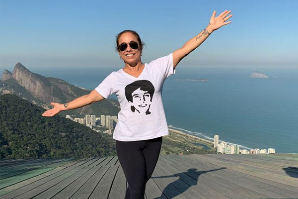 Cissa Guimarães é flagrada aos beijos com novo affair