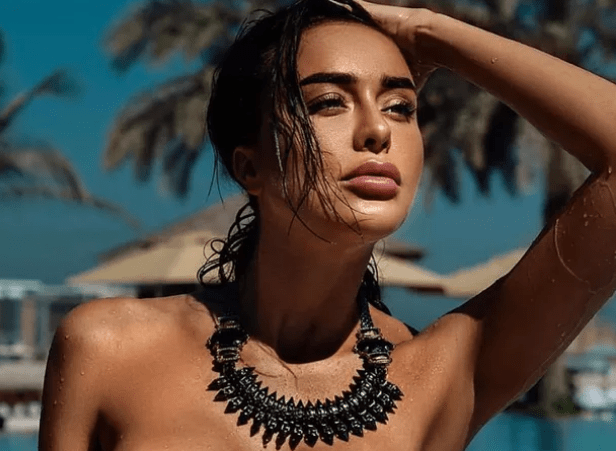 Coelhinha da Playboy morre após fazer detox em casa